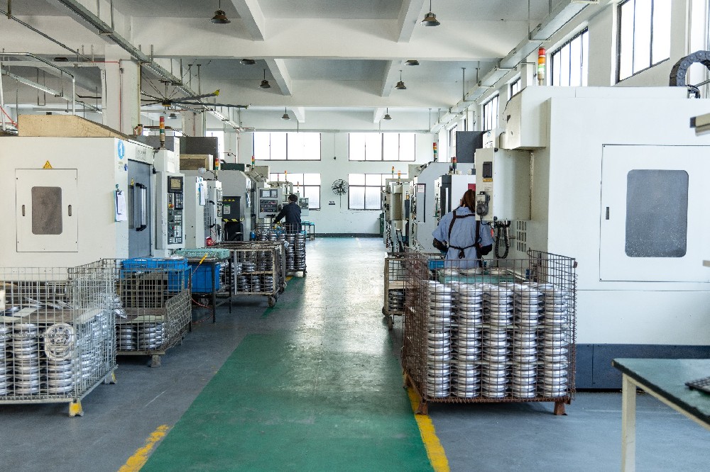 鋁壓鑄成型工藝制造的發(fā)動(dòng)機(jī)部件有什么優(yōu)勢(shì)？